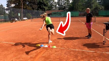 Tenns Serve Drills verbessern den Kickback