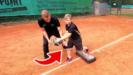 7 Tennis Vorhandübungen: Drehen & Tiefgehen verbessern